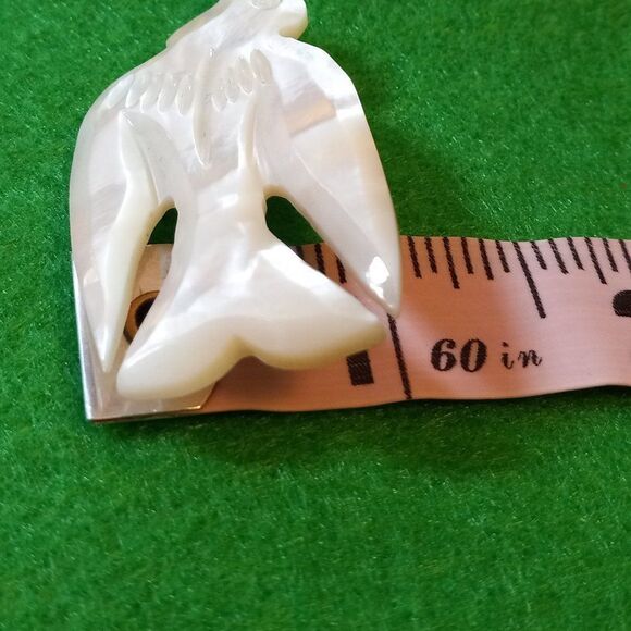 Mother of Pearl Hand carved Dove Brooch - Picture 4 of 4